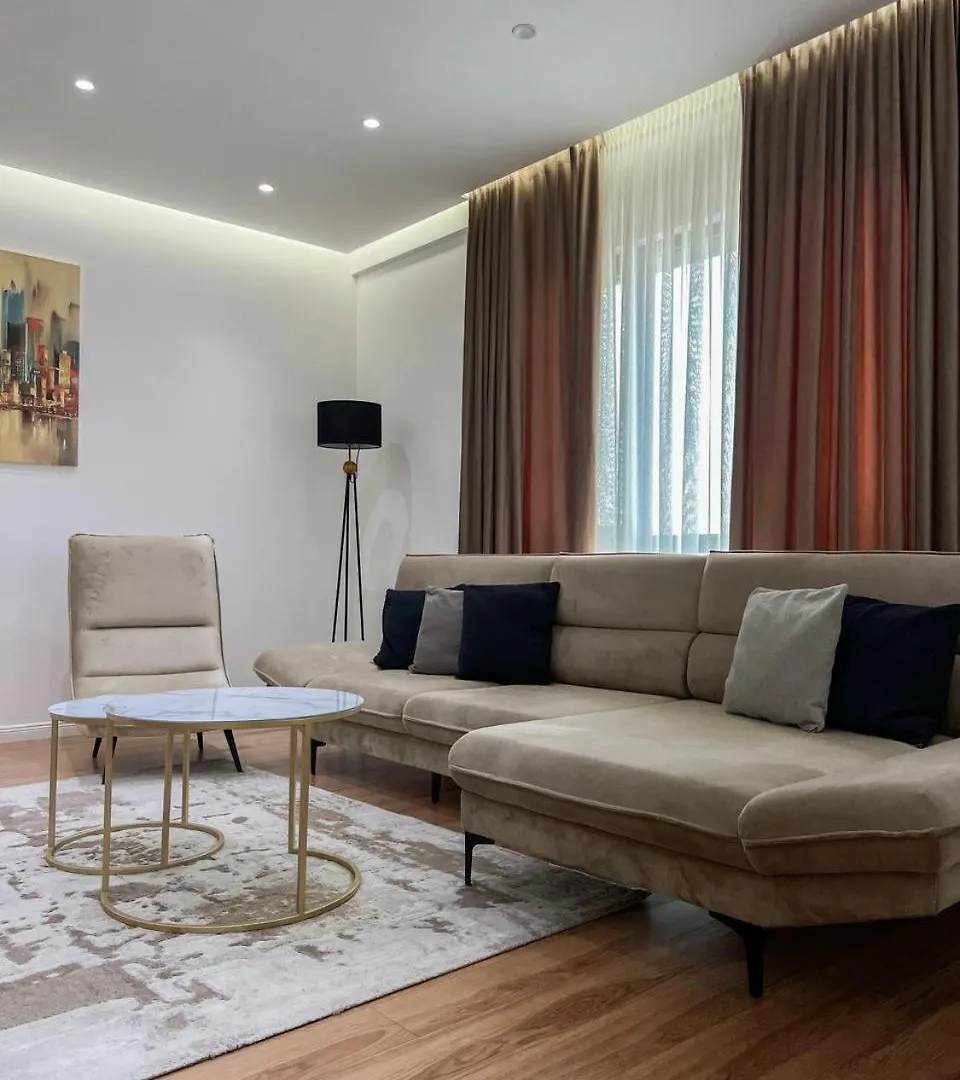 Lux Apartment At Arlis Tirana 0*,
